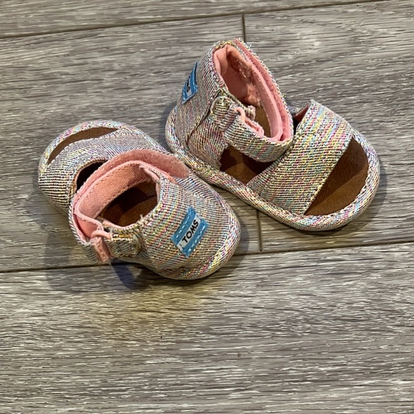 Baby TOMS sandals - Picture 1 of 1